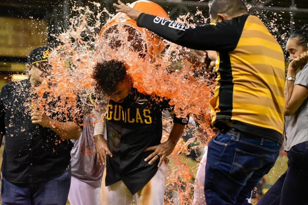 Ezequiel Durán se viste de héroe y mantiene vivas a las Águilas en dramática victoria ante los Gigantes