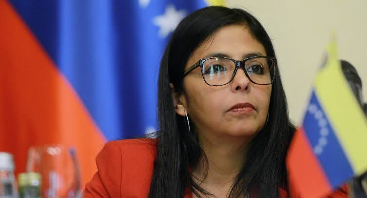 Delcy Rodríguez denuncia “agresión armada” y activa Consejo de Defensa en respaldo a Nicolás Maduro