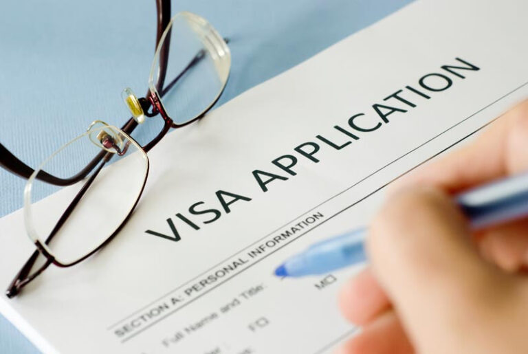 EE. UU. suspende la emisión de visas de inmigrante, incluidos Colombia, Brasil y Rusia
