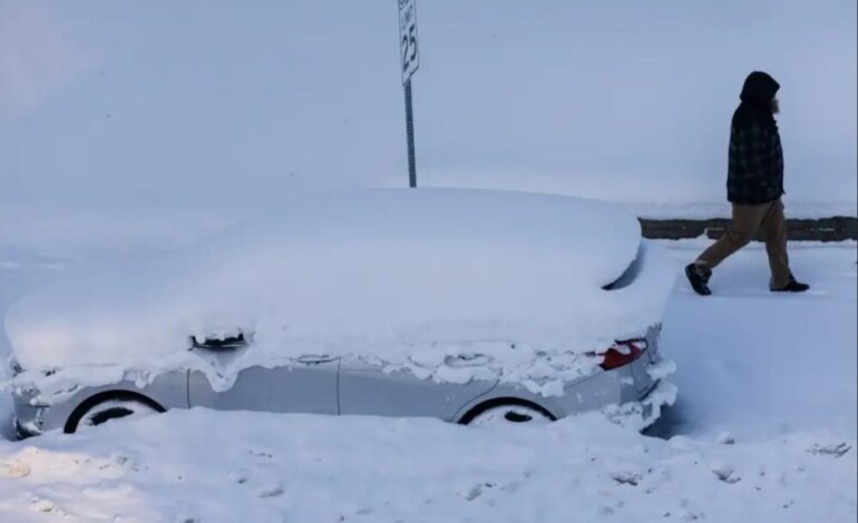 Frío extremo y nevadas históricas amenazan a casi la mitad de EE. UU.: autoridades piden no salir de casa