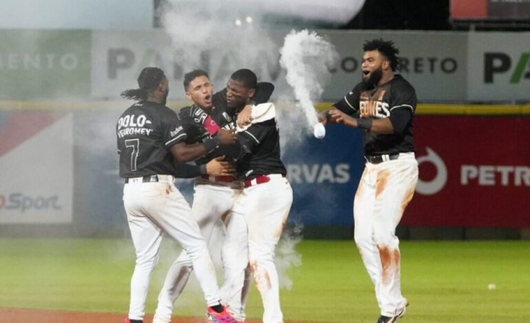 Junior Lake deja en el terreno a los Gigantes y consolida al Escogido como líder del Round Robin