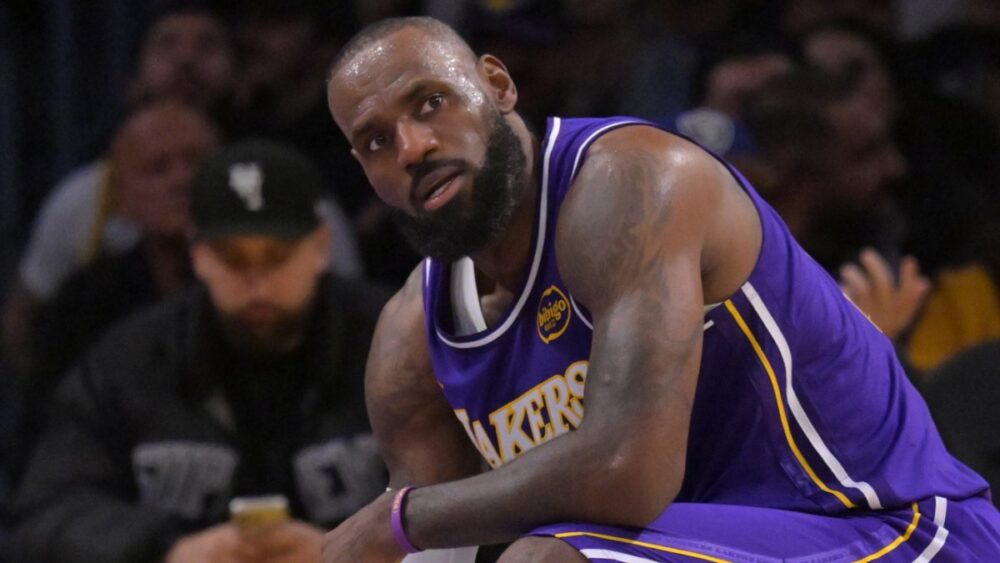 LeBron James es baja ante los Spurs por lesiones y los Lakers manejan su carga física a los 41 años