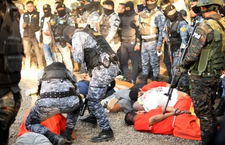 Guatemala entra en estado de sitio tras sangrienta ofensiva de pandillas