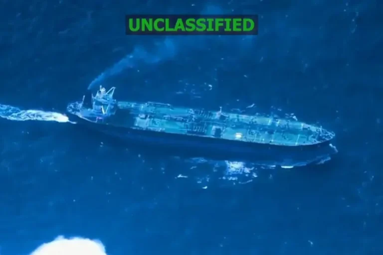 EE.UU. refuerza el cerco marítimo: incauta petrolero sancionado cerca de Venezuela