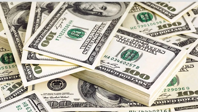 Dólar sube siete centavos y se vende a RD$63.98 este martes en República Dominicana