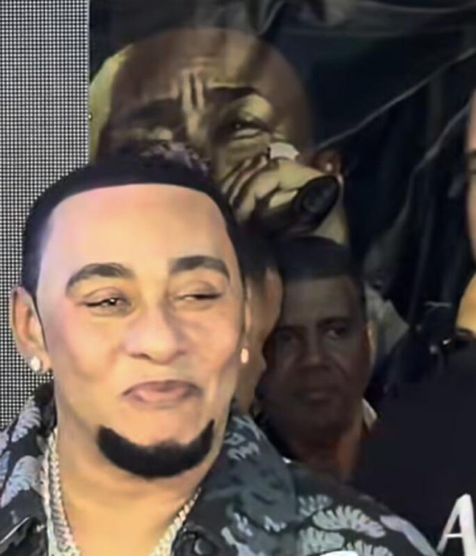 Anthony Santos divide las redes por su imagen, no por su bachata