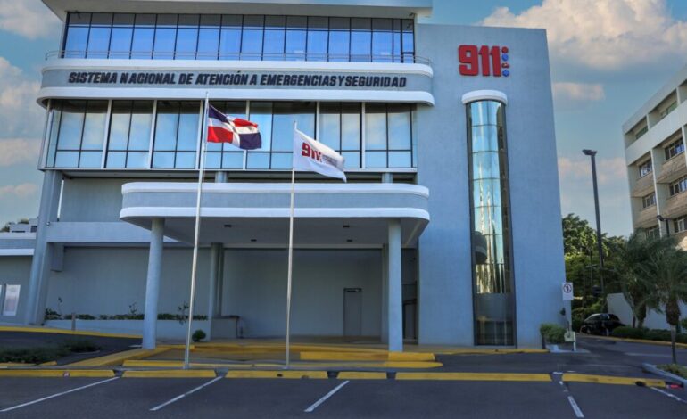 Conato de incendio obliga a evacuar sede del 9-1-1; servicio continúa desde Santiago