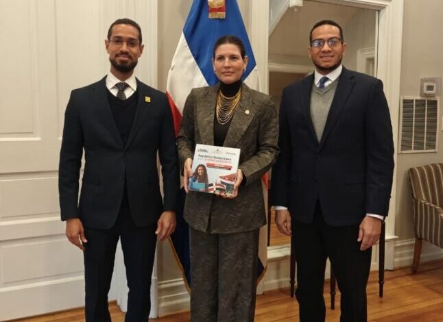 ADOU y Embajada impulsan oferta universitaria para la diáspora