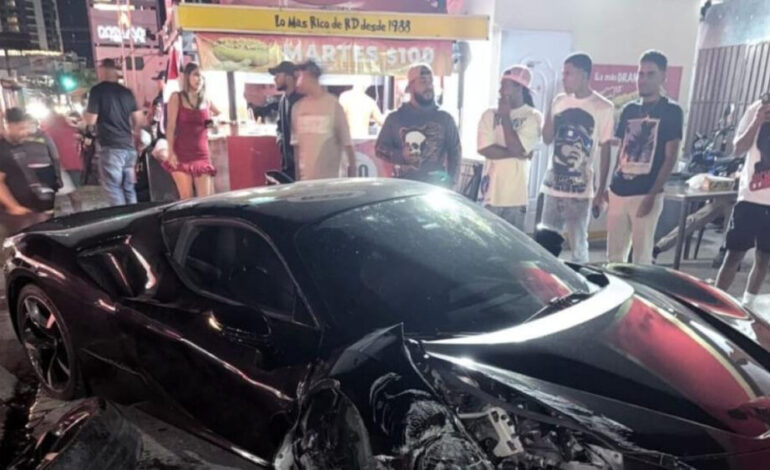 Accidente de tránsito involucra vehículo vinculado a El Alfa en el DN