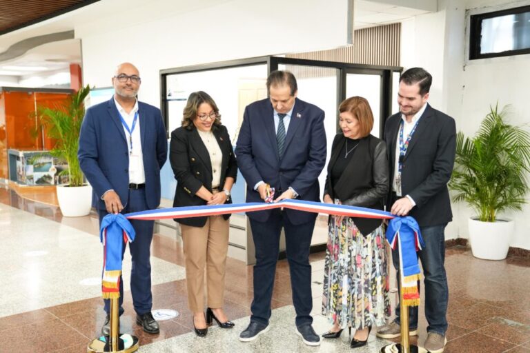 Salud inaugura Punto de Entrada sanitario en el AILA