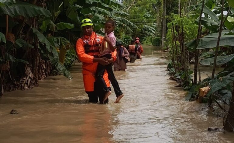 Defensa Civil activa protocolos por lluvias e inundaciones en varias provincias