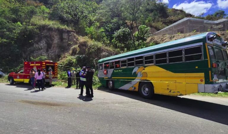 Mueren cuatro policías en accidente vial en Lempira en medio de alarmante alza de siniestros