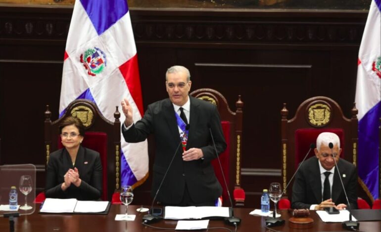Abinader anuncia pagos con tarjetas para impuestos aduanales