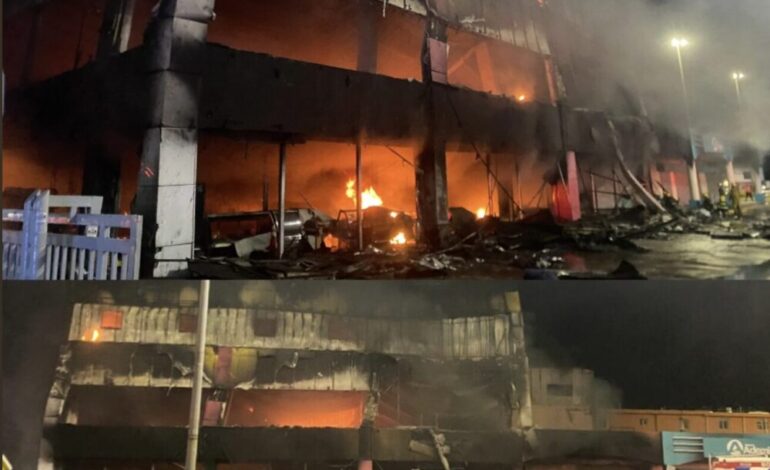 Voraz incendio consume tienda L&R Comercial en la Charles de Gaulle