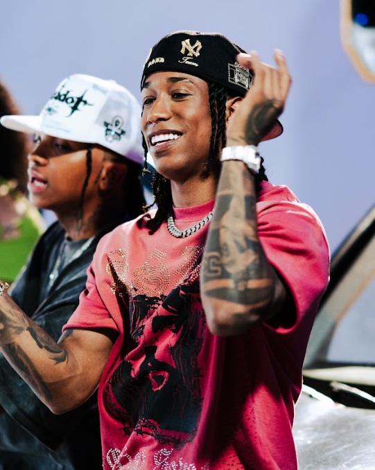 Lomiiel y Nino Freestyle lanzan “Trae Chicas” y llevan el dembow a otro nivel