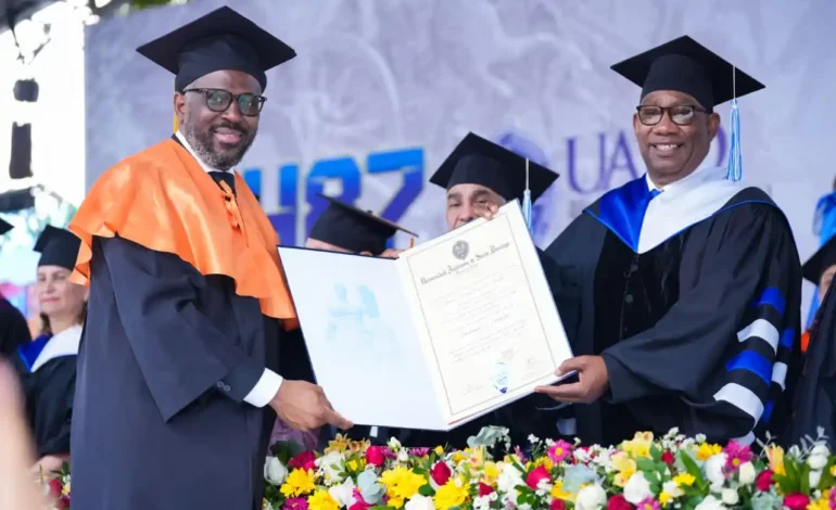 Wilson Camacho se gradúa Magna Cum Laude en Sociología en la UASD