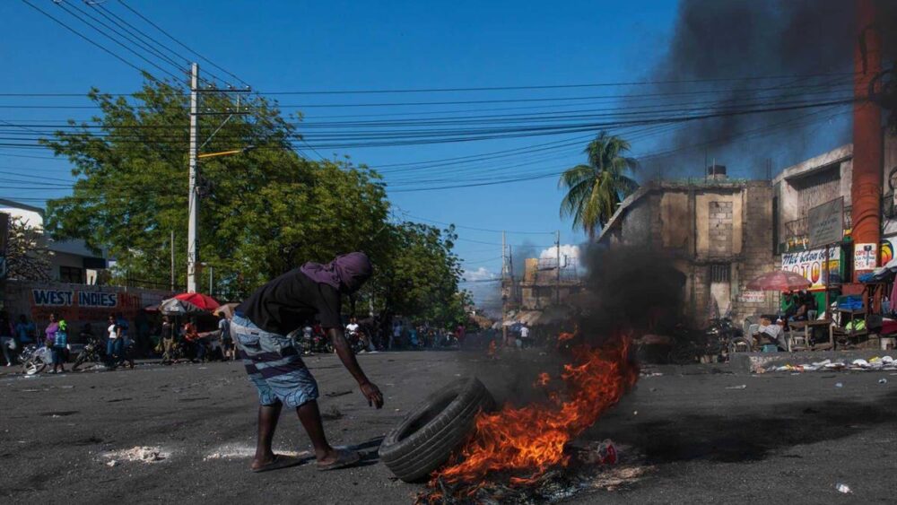 Alerta máxima en Haití: EE. UU. confirma intensos tiroteos cerca de su embajada en Puerto Príncipe