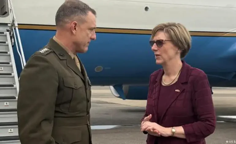 Jefe del United States Southern Command visita Venezuela y se reúne con autoridades para avanzar plan de seguridad y transición