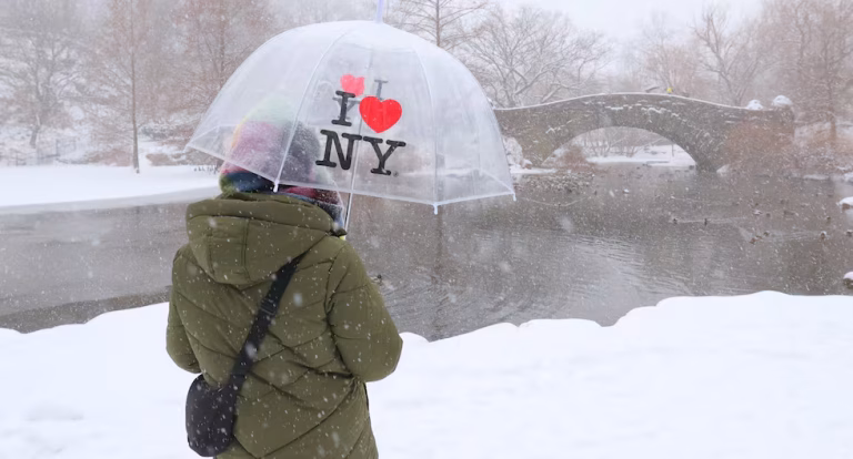 Alerta por posible ciclón bomba: NY se prepara para nieve, hielo y vientos fuertes este fin de semana