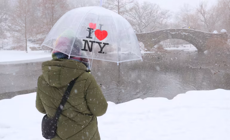 Alerta por posible ciclón bomba: NY se prepara para nieve, hielo y vientos fuertes este fin de semana