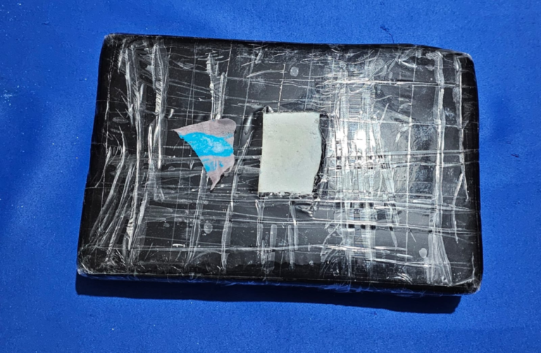 Dirección Nacional de Control de Drogas detiene hombre con más de un kilo de presunta cocaína en el DN