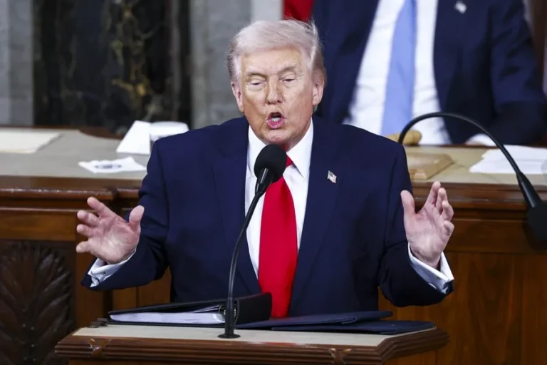 Trump asegura que cruces fronterizos cayeron a cero y bajó el tráfico de fentanilo