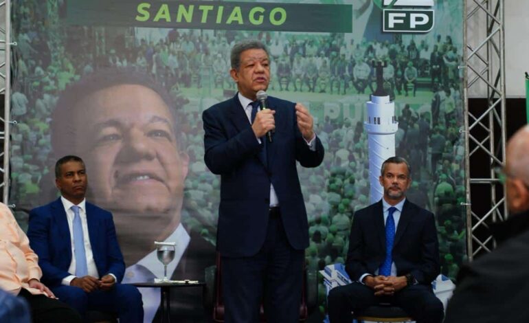 Leonel Fernández acusa al PRM de perder autoridad moral tras escándalo en SeNaSa