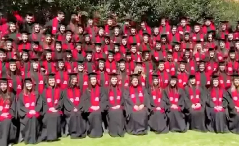 Colapsan gradas en la Ibero; 23 estudiantes lesionados