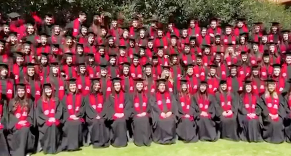 Colapsan gradas en la Ibero; 23 estudiantes lesionados