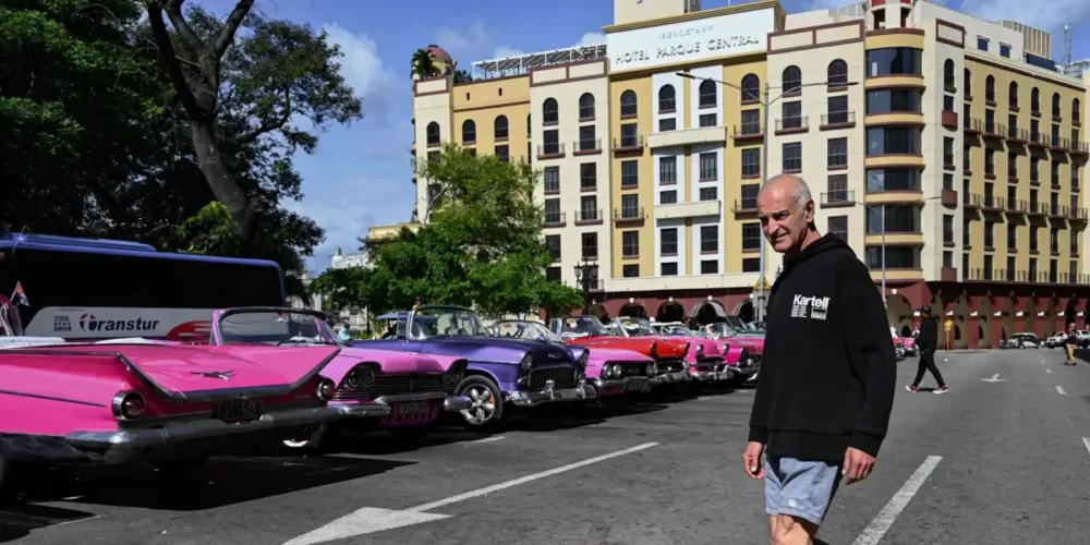 Cuba cierra hoteles y reubica turistas por grave crisis de combustible