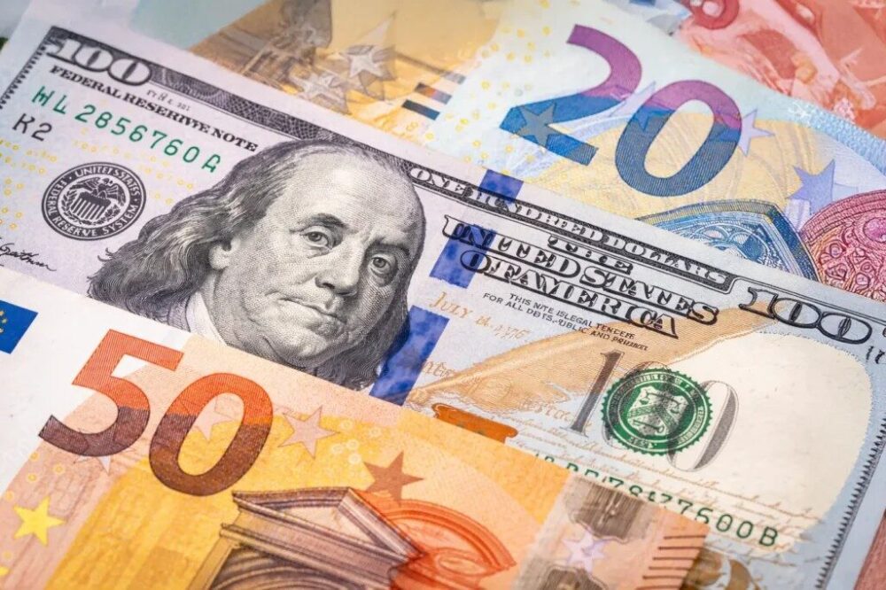 Dólar y euro siguen bajando en República Dominicana