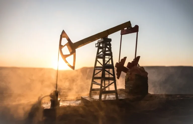 Petróleo se dispara: Texas sube 4.6% en medio de tensión entre EE.UU., Irán e Israel