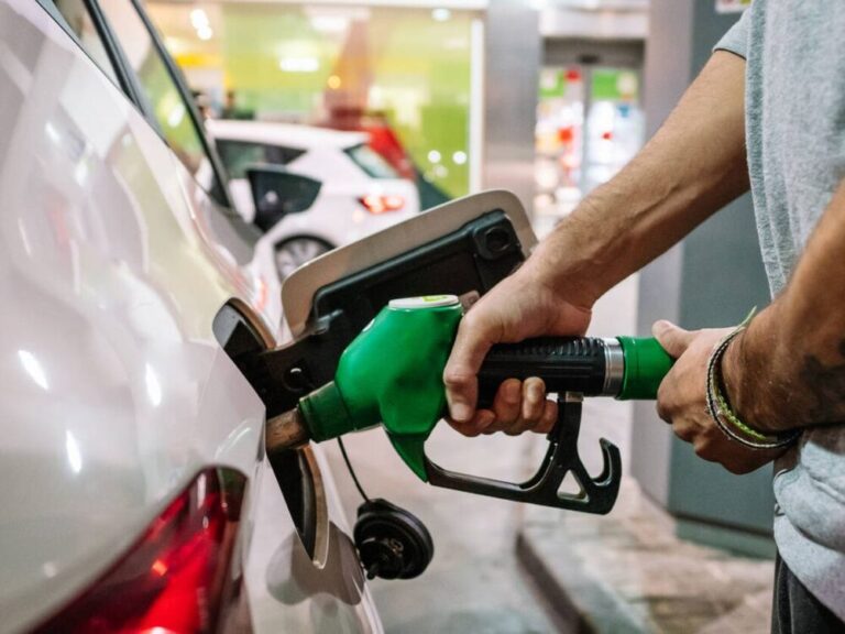 Gobierno mantiene sin variación precios de combustibles