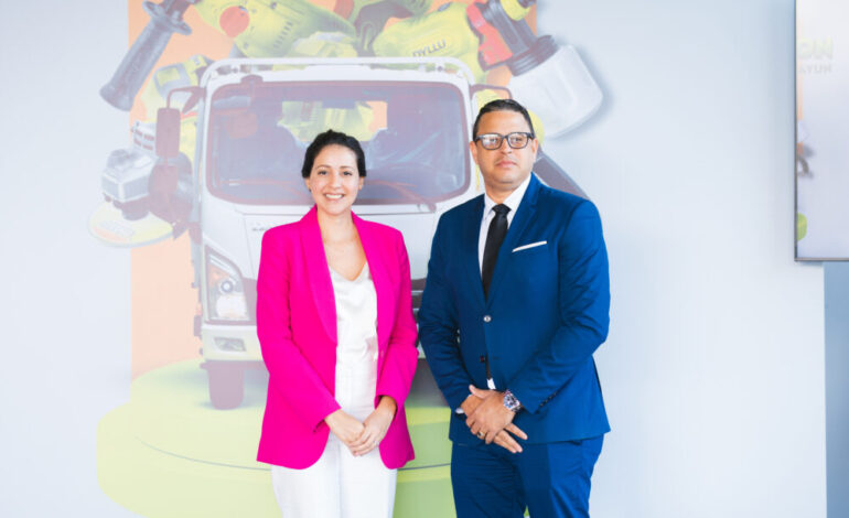 Bellón premia a cliente con camión Dayun