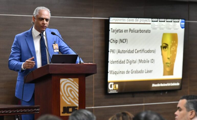 JCE presenta nueva cédula al sector financiero
