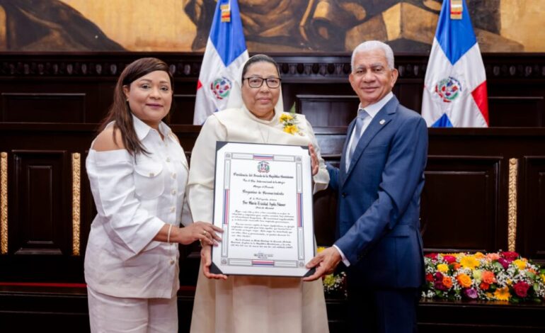Senado reconoce labor social de sor María Trinidad Ayala