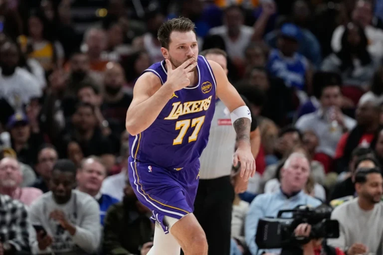 Luka Dončić y LeBron James desatan tormenta: Lakers suman su séptima victoria al hilo
