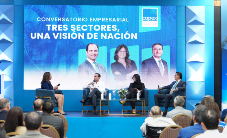 CAPEX reúne a líderes de turismo, zonas francas y pensiones en Santiago