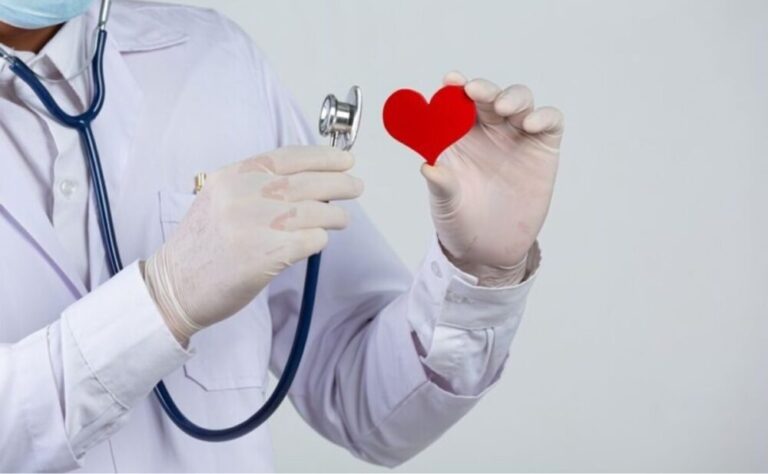 Especialista destaca la conexión bidireccional entre cáncer y enfermedades cardíacas