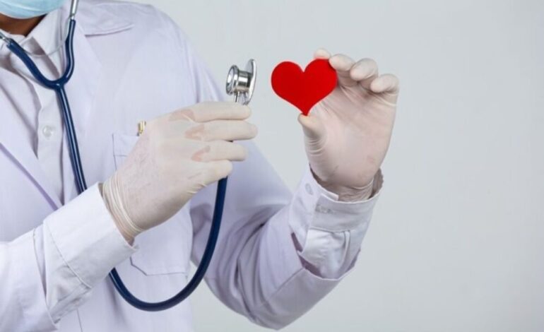 Especialista destaca la conexión bidireccional entre cáncer y enfermedades cardíacas