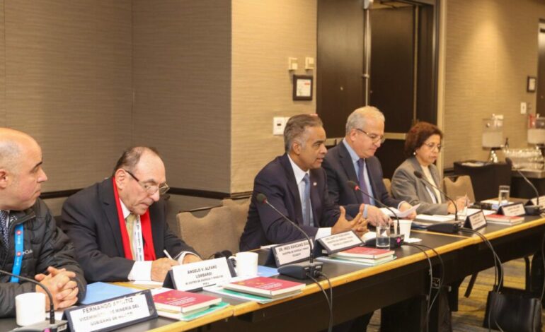 RD impulsa cooperación minera regional en reunión de Camma en Toronto