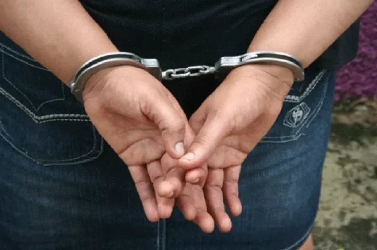 Detienen maestra tras denuncia de maltrato a niña en centro preescolar de Santo Domingo Este