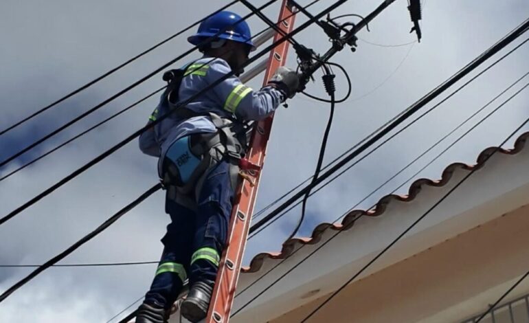 Mejoran red eléctrica en La Romana
