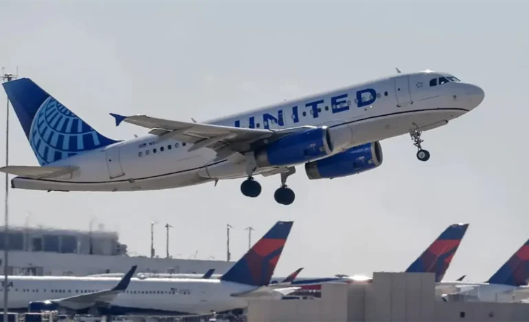 United Airlines realiza aterrizaje de emergencia en el Aeropuerto Internacional de Los Ángeles