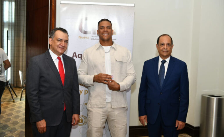 JCE dota de nueva cédula a peloteros dominicanos antes del Clásico Mundial 2026