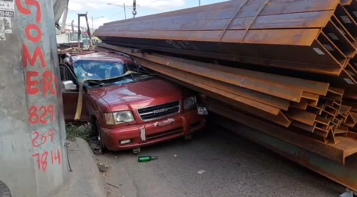 Patana se vuelca en la Duarte y desata caos en el kilómetro 9