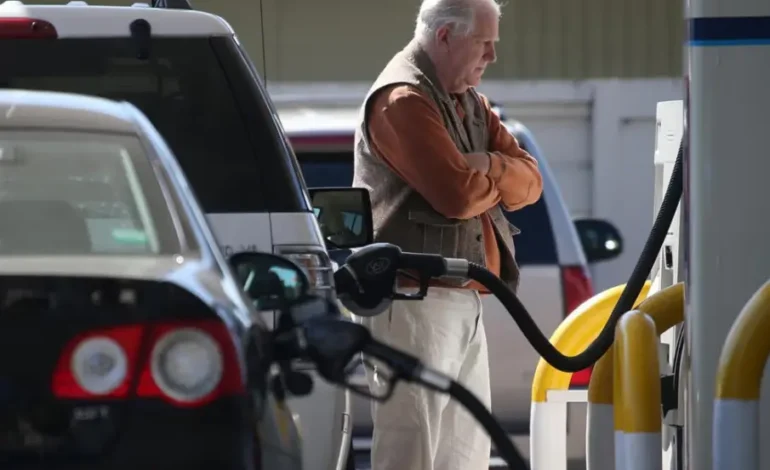 Gasolina sube en EE.UU. y el oro cae