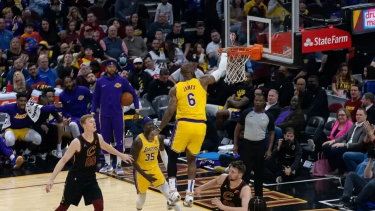 LeBron rompe la historia: “El Rey” ya es el jugador con más partidos en la NBA