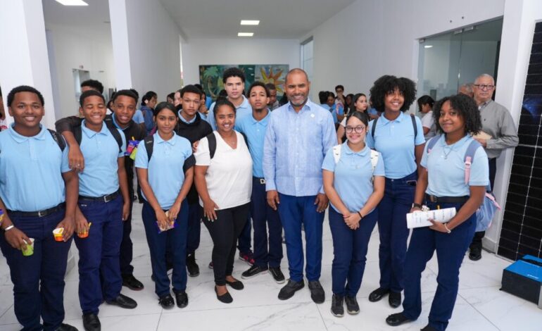 Energía y minería centran charla educativa en Semana de la Geografía