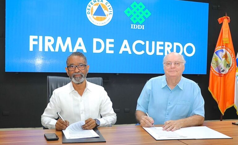 Defensa Civil e IDDI firman acuerdo para fortalecer gestión de riesgos